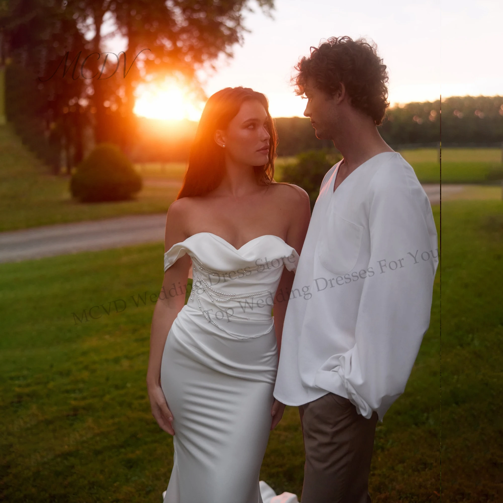 Off Shoulder Wedding Dresses Backless Strapless Satin Elegant Bridal Dress Zipper Back Vestido Corte Sirena Boda