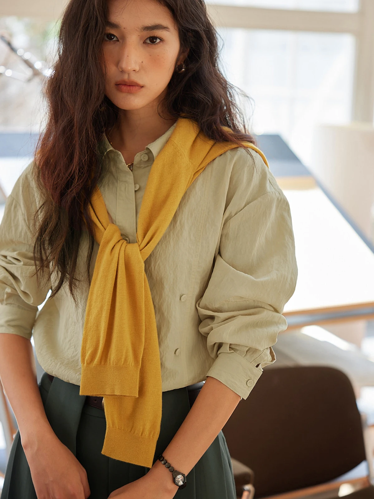 

Женская винтажная рубашка Solighter из лиоцелла с эффектом помятости, длинный рукав, осень 2025, новая элегантная модная модель, премиум-класс