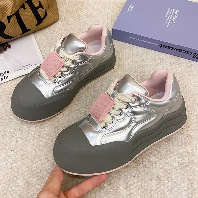 Chaussures basses décontractées à l'offre elles épaisses pour femmes, chaussures de pain pour étudiants, chaussures de sport rétro polyvalentes, printemps et automne, nouveau