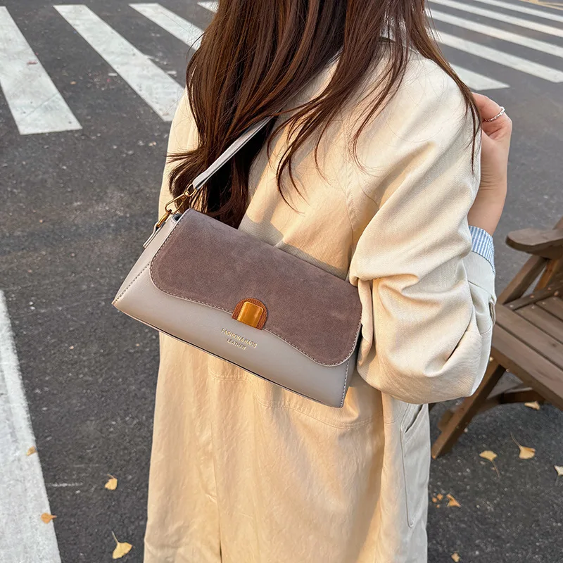 

2025 New French Unique Women's Bag - Retro Armpit Bag High-End Shoulder Crossbody Baguette Bag