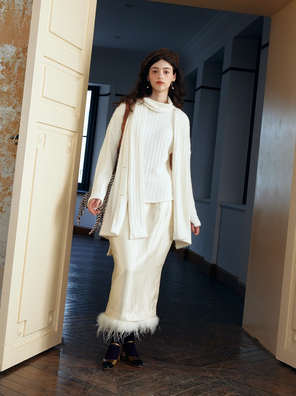 

Te by FrigidOrg, осенне-зимняя новая жемчужно-атласная юбка со страусиными перьями на дизайне, пышная юбка с высокой талией