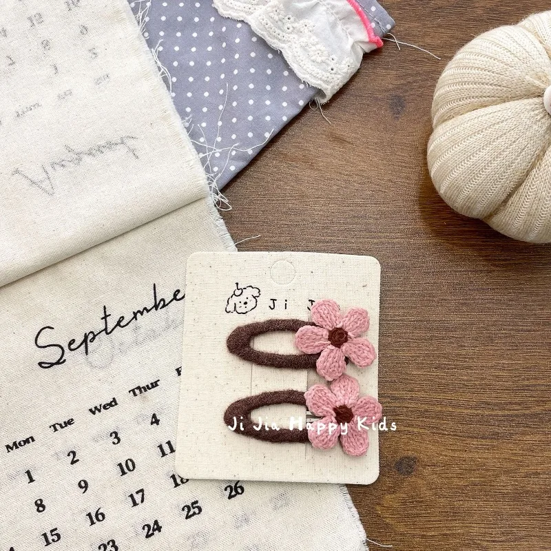 2pcs/set Hand-Knitted Triangle Hair Clips Floral Yarn BB Clips for Girls Autumn Winter Baby Hair Accessories Soft Fringe Clips