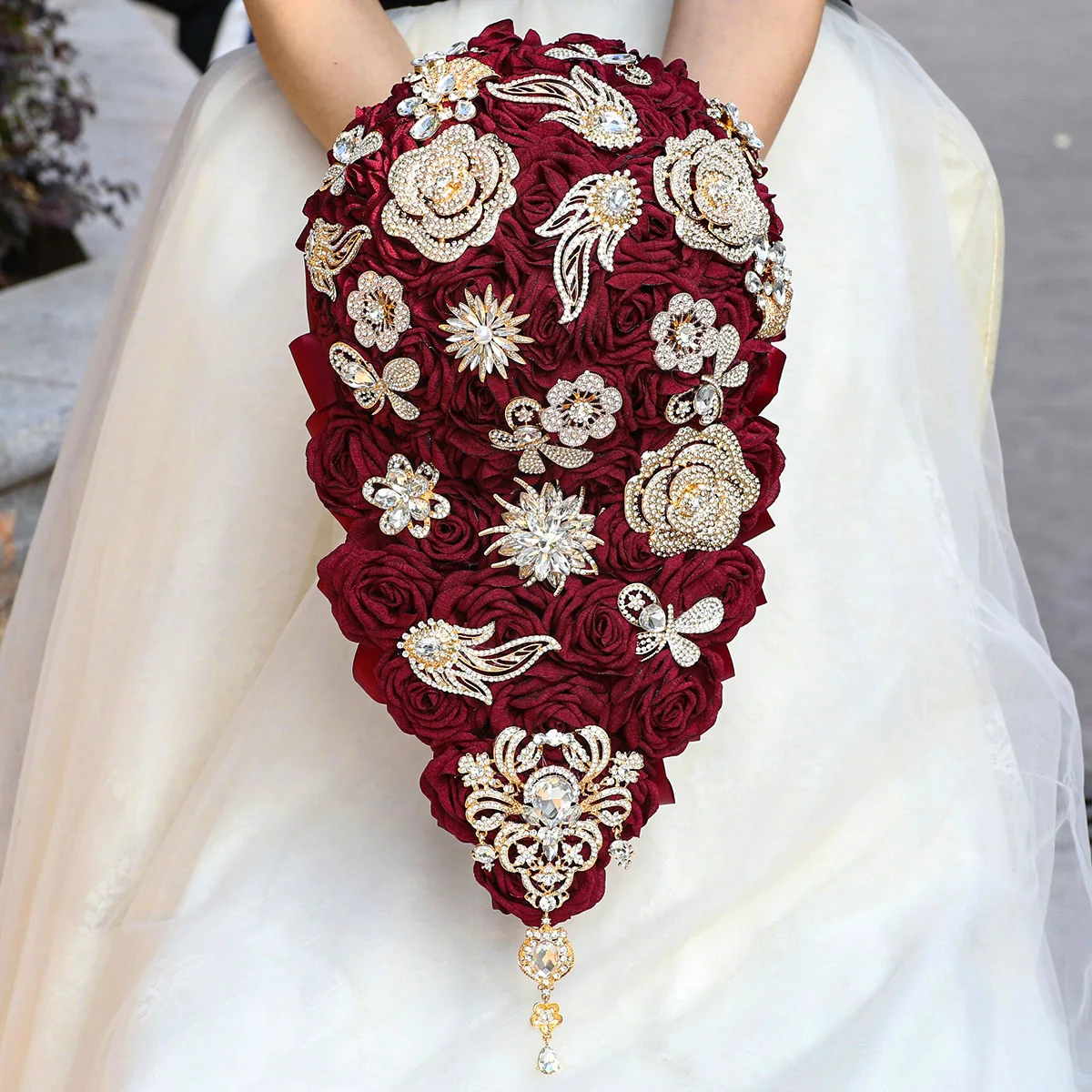 

Elegant senior bride wedding flower rhinestone long dark red hand flower gold diamond simulation rose large bouquet PB1024