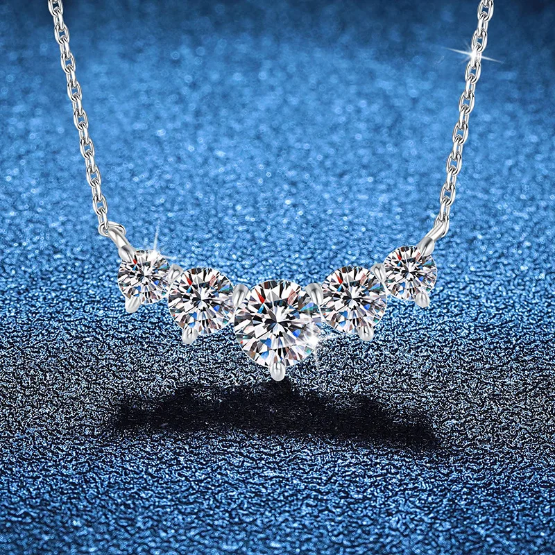 

European and American D-color Moissanite Necklace Platinum PT95018k Gold Pendant Collarbone Chain Five Princess Smile Necklace