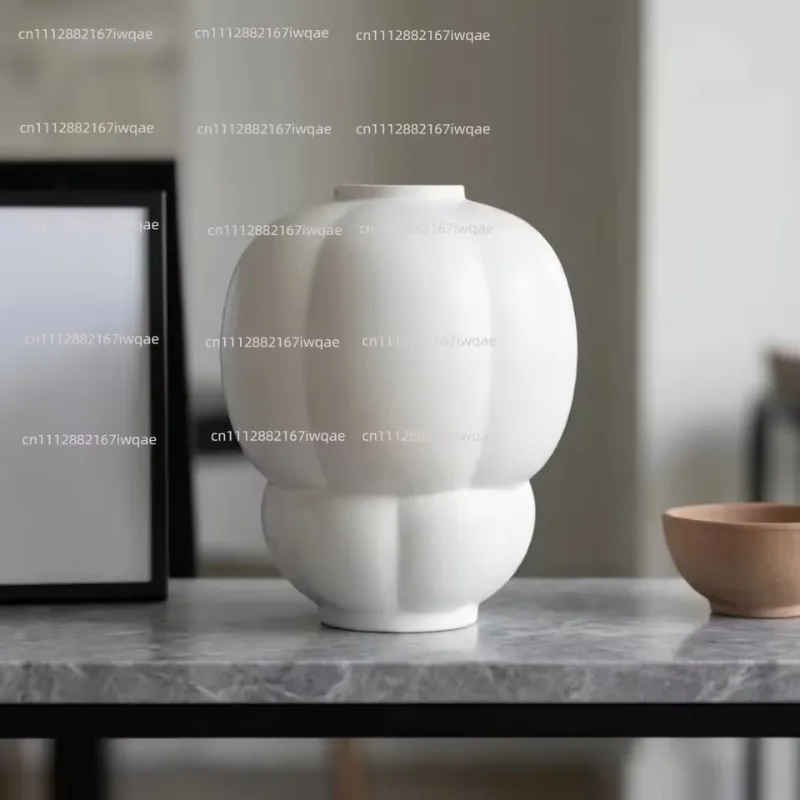 Grape-shaped black and white ceramic vase decorative ornament, creative Nordic dining table flower ware