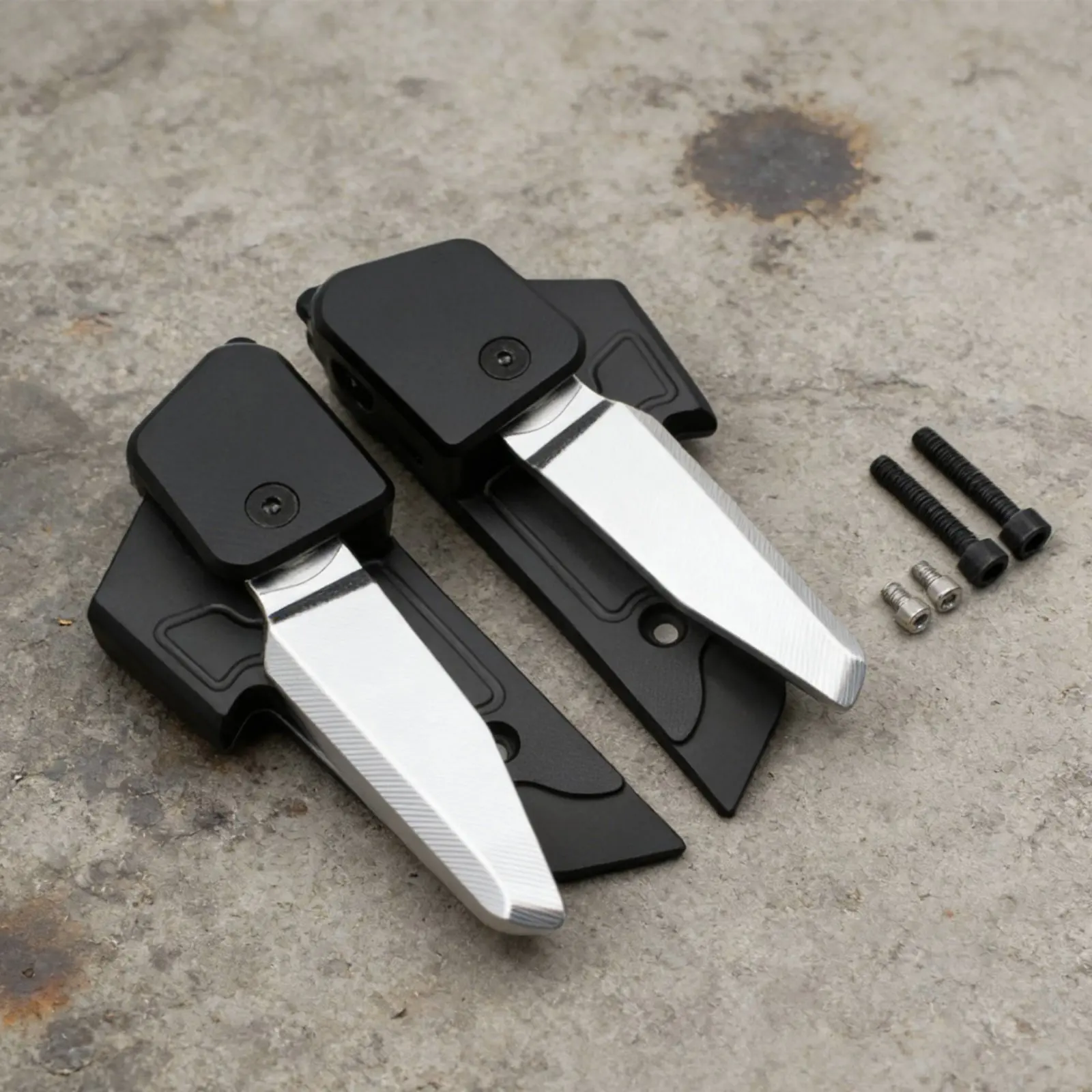 

Extendable Foot Pedals Easy Installation Passenger Footpegs Rear Foot Pegs Anodized Finish Footpeg Adjustable for Passengers