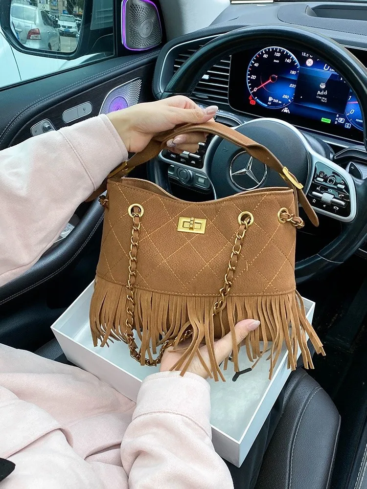 sac-fourre-tout-retro-en-suede-avec-motif-losanges-pour-femme-nouvelle-collection-printemps-sac-a-franges-haut-de-gamme-avec-chaine-en-cuir-pu-souple-decontracte-et-elegant