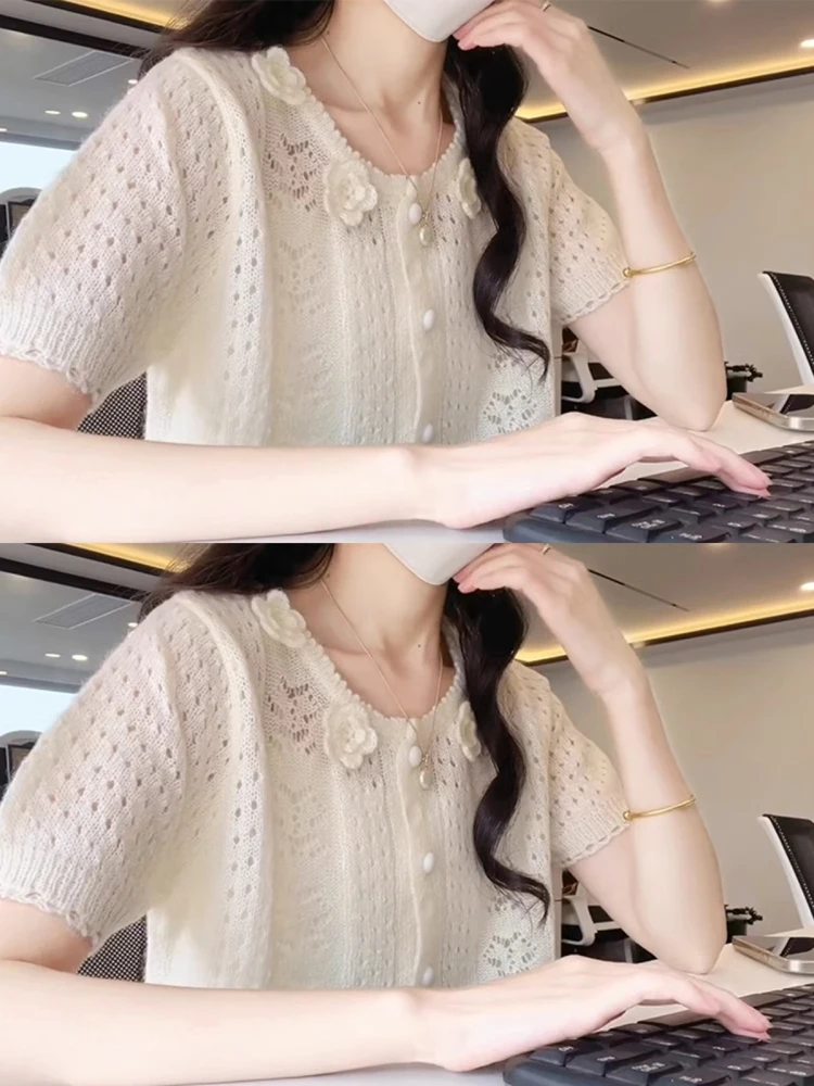 

Milk White Hollow out Knitted Waist ort Sve T-irt Women's Faionable Korean Sle Summer Top Loose Fit Button Detail