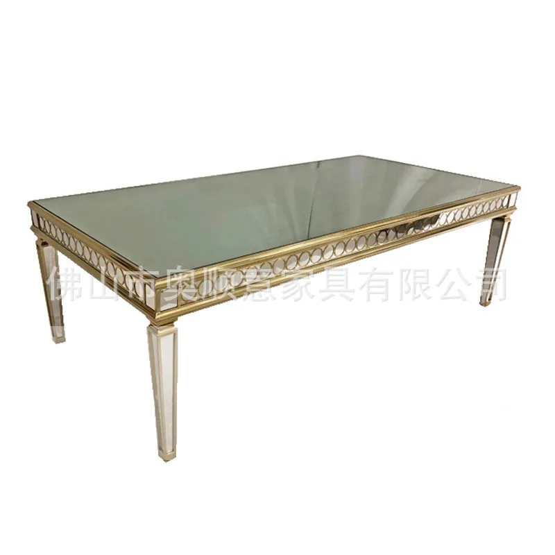 Gouden roestvrijstalen lange tafel Buitenlands hotelbanket Europees buitenbanket en stoel Bruiloft