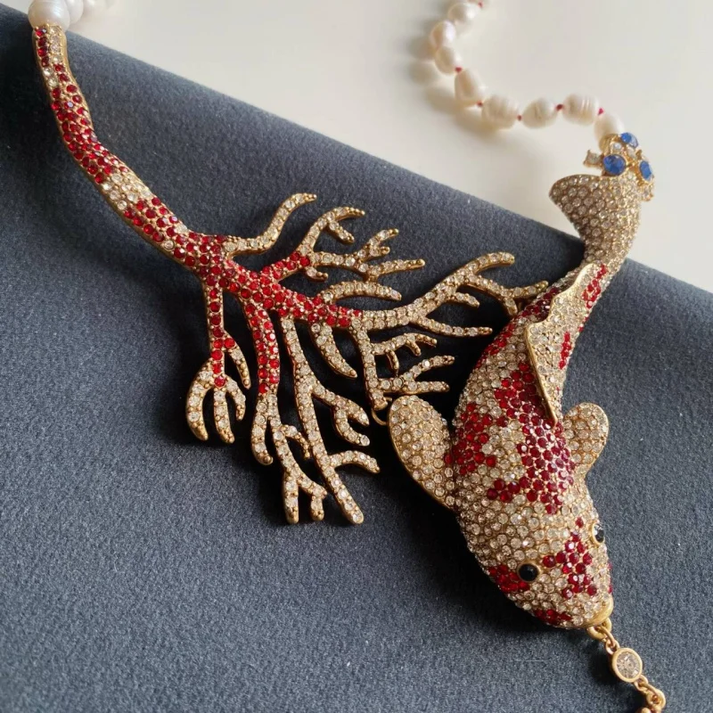 Retro Chic Curved Snake Design Exaggerated Loose Women Necklace Natural Freshwater Pearl Ornament Jewelry Present