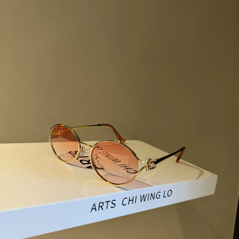 موضة جديدة العلامة التجارية البيضاوي النظارات الشمسية للنساء الرجعية إطار صغير امرأة رجل المعادن القط العين نظارات ظلال UV حماية نظارات شمسية