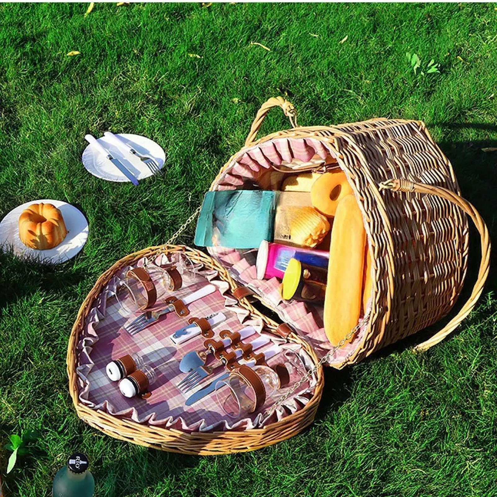 

Picnic Basket with Lid Storage Basket with Handles,Heart Shape Woven Basket,Hand Basket for Barbecue Outdoor Bread Beverages