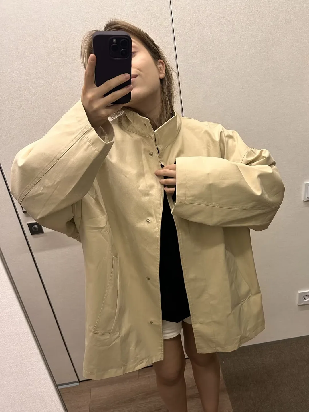 Laur Temperament Short Trench For Women Lapel Single Breasted Solid Color Pockets Design Coat 2026 Spring New