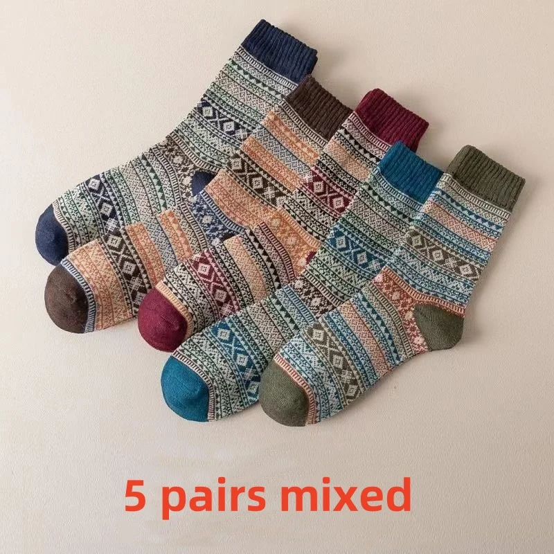 5 pairs of winter men\'s thick wool socks for warmth, men\'s retro style, colorful and fashionable men\'s snow boots socks