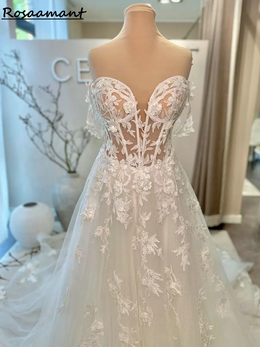 Preciosos vestidos de novia de una línea de encaje con apliques de ilusión, vestidos de novia campestres personalizados con forma de corazón