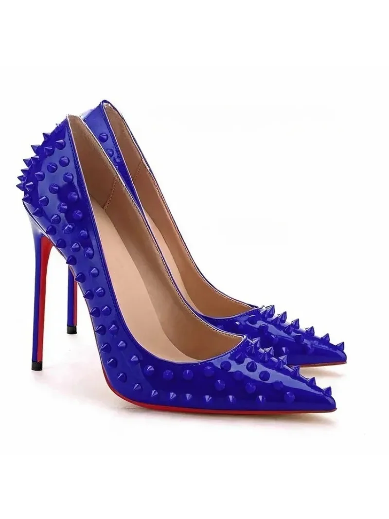 Chaussures pour femmes Sexy mode bout pointu talons hauts grande taille Rivets cloutés escarpins aiguilles pour femmes marque chaussures de mariage