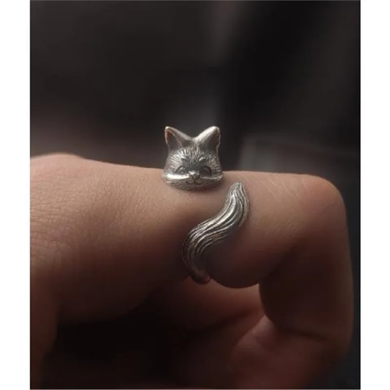 Retro Cute Q-version Design Fox Rabbit Ring Lying on Your Fingers Fashion Ring Jewelry That Pet Enthusiasts Will Definitely Love