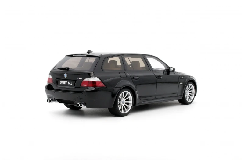 1:18 BMW E61 M5 BLACK 2004 BMW Wagon Travel version,static miniature car fashion play model,adult advanced collection decoration