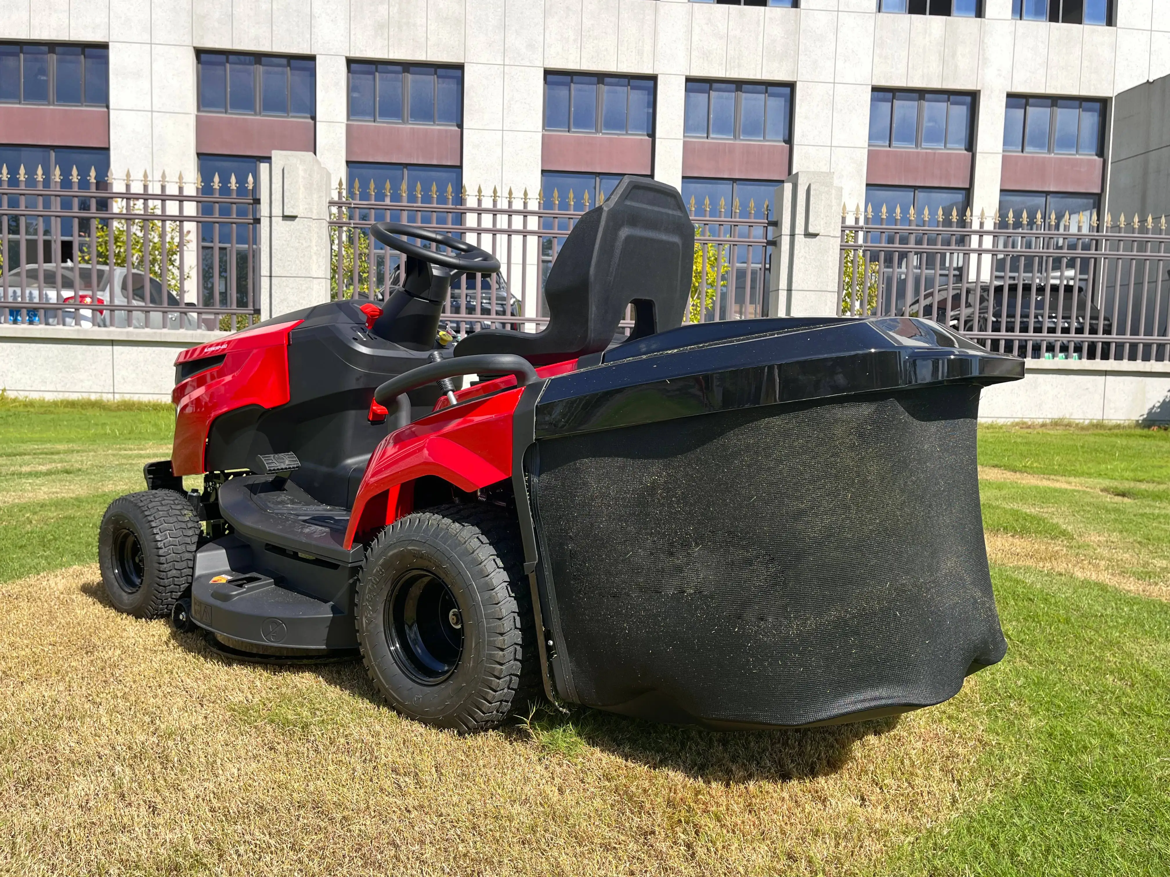 With Grass Box Industrial and DIY Grade for Sale New Design 2-Stroke Fuel Ride-On Lawn Mower