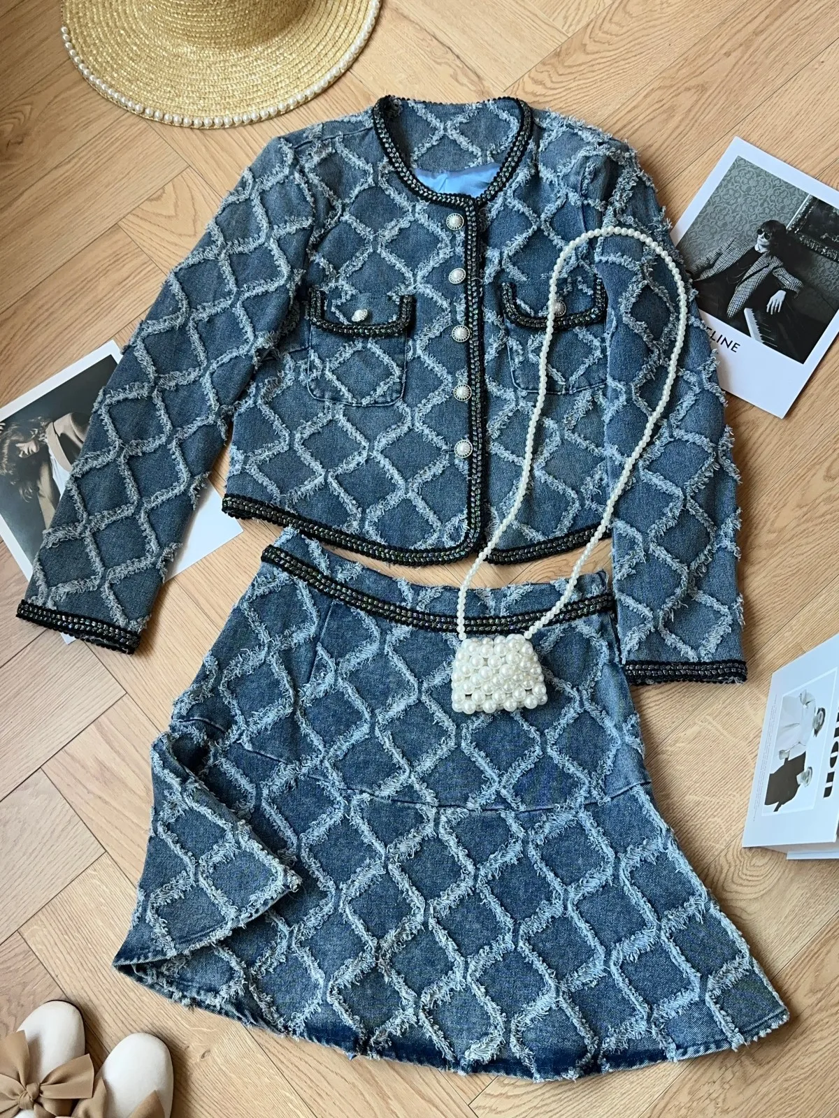 

Новинка Весна 2025: Элегантный джинсовый комплект из топа и юбки в стиле французского шик для женщин