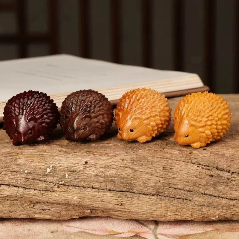 Boxwood Carved Hedgehog Desk Decoration Wood Animal Sculpture, Cypress Handicraft, Collectible Wenwan Ornament for Home Display