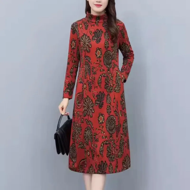 Autumn and Winter Women's Pullover Round Neck Patchwork Printing Pockets Plush Thickened Bottom Long Sleeve Mid Length Dress