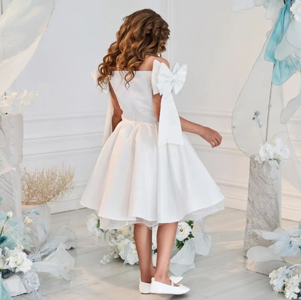 

Customized White Flower Girl Dresses For Wedding Satin Knee Length With Bow Simple Kids First Communion Banquet Birthday Gown