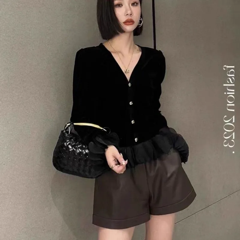 Vintage Blouse for Women 2023 Blusas Mujer De Moda Temperament Tunic Shirts V-neck Puff Sleeve Black Velvet Blouses Tops 7m787