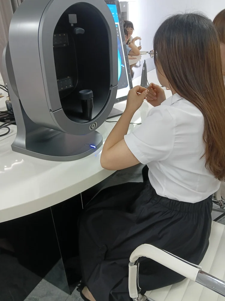 

Анализатор обнаружения влажности кожи AI 3D-система диагностики кожи 36 миллионов пикселей Анализ лица X5 Устройство для использования в салоне CE