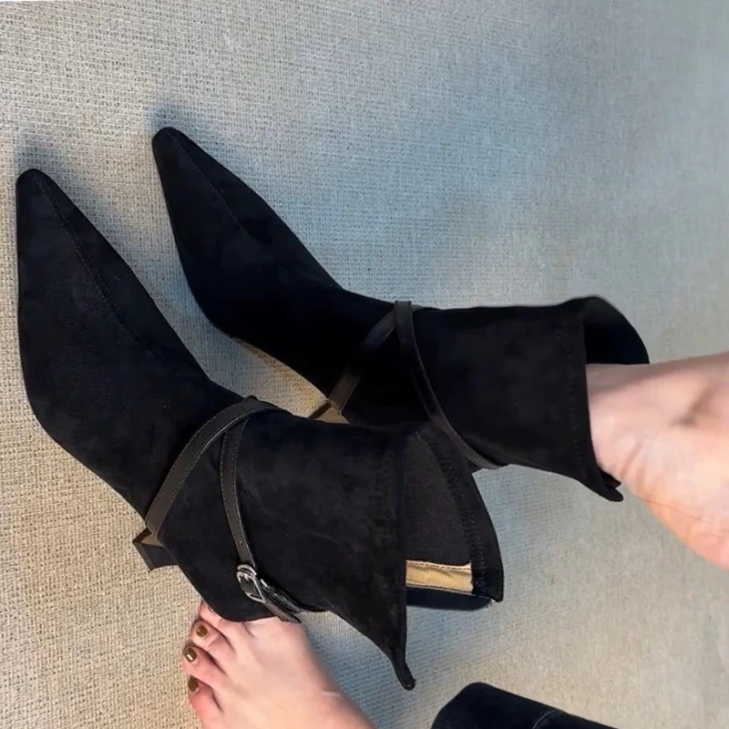 من المألوف بسيطة وشعبية عالية الكعب المرأة حذاء من الجلد أشار تو أنيقة الشتاء التمهيد 2025 أحذية الموضة #4