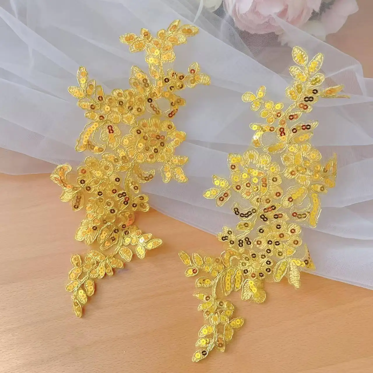 20 Stück/10 Paare. 17 Farben Spitzenborte mit glänzenden Pailletten und verspiegelten Blumen. Hochzeitskleid, Hochzeitsschuhe, Kopfschmuck, DIY-Nähzubehör. – Detail 4