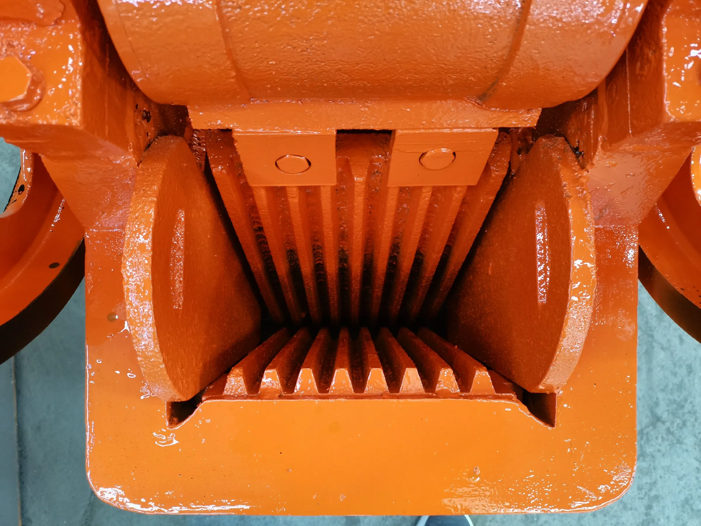 YG Customized Portable Pebble Crushing Equipment Large Small Jaw Crushers Long-Lasting Motor New Engine Bearing for Mining