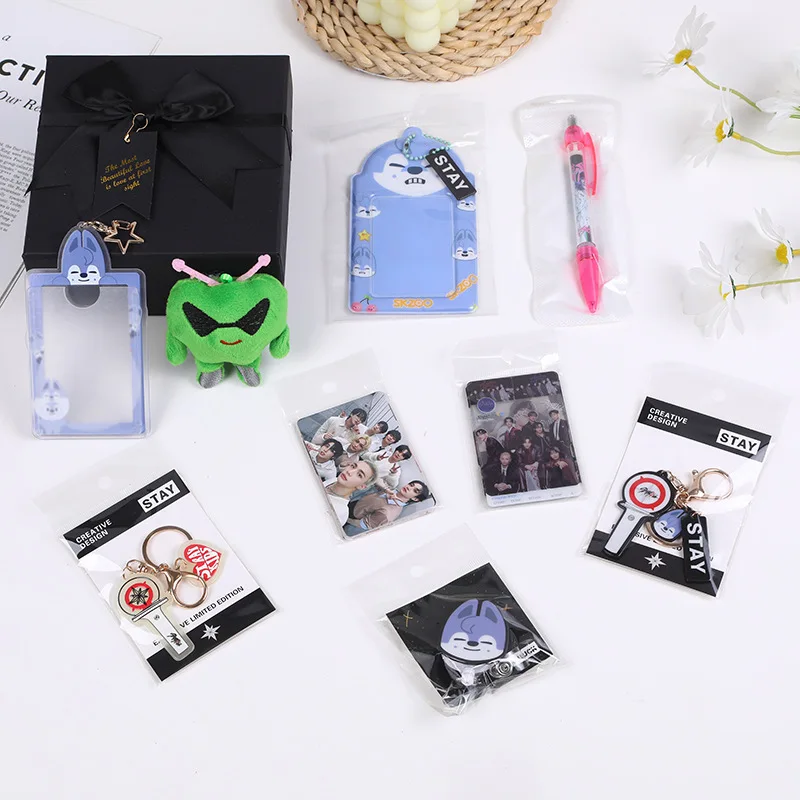 صندوق مجموعة بضائع المشاهير الجديد من SK مع بطاقة مجموعة المشاهير بنفس النمط هدية تذكارية قابلة للجمع