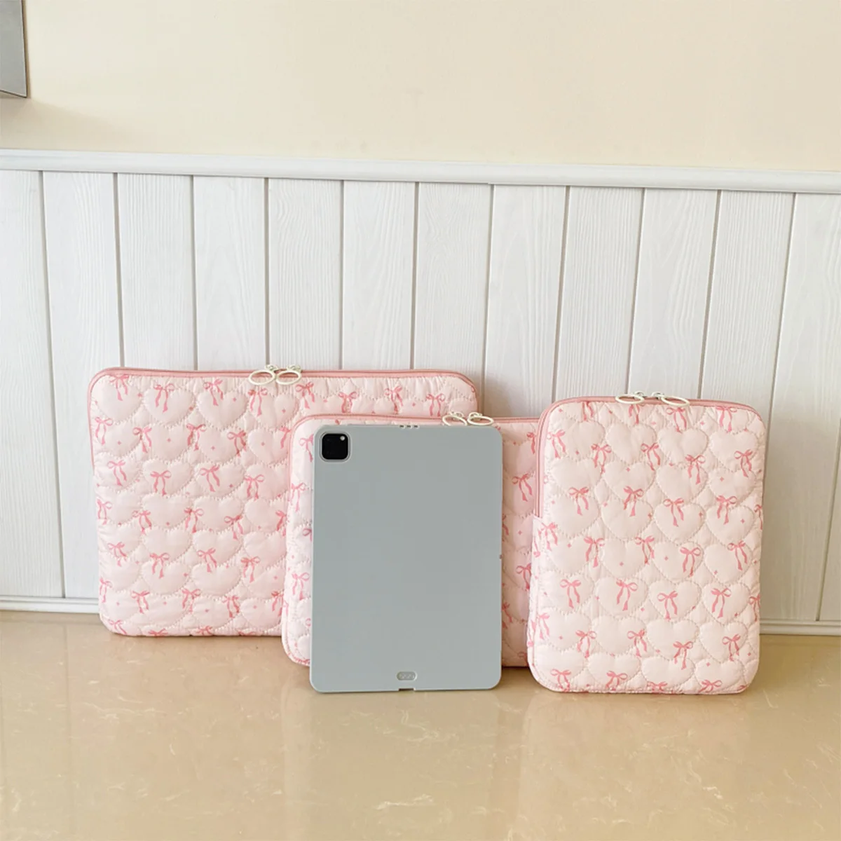 حافظة كمبيوتر محمول مبطنة على شكل قلب أنيقة مع طباعة فيونكة مقاس 11/13/15 بوصة حافظة واقية خفيفة الوزن مقاومة للصدمات للعمل المكتبي يوميًا #3