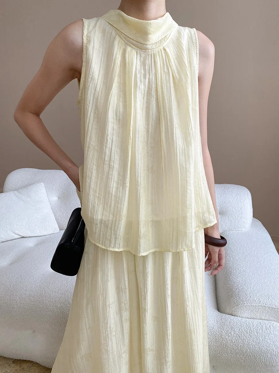 Dwuczęściowy zestaw: kamizelka i spódnica w stylu nowo-chińskim z ciemnym wzorem.