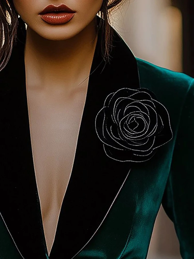 سترة نسائية من الساتان المخملي سترة زمردية أنيقة برقبة على شكل حرف V وإبزيم واحد ومطرزة بالورود للخريف وأكمام طويلة سترة بدلة على الموضة