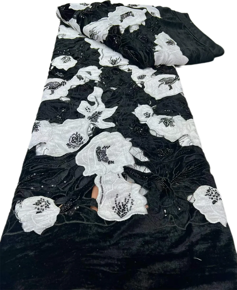 Zwart-witte, luxe, elegante, handgemaakte kant met kralen, tule, fluweel, Nigeriaanse en Franse stijl, met pailletten en borduursels, geschikt voor bruidsmode.