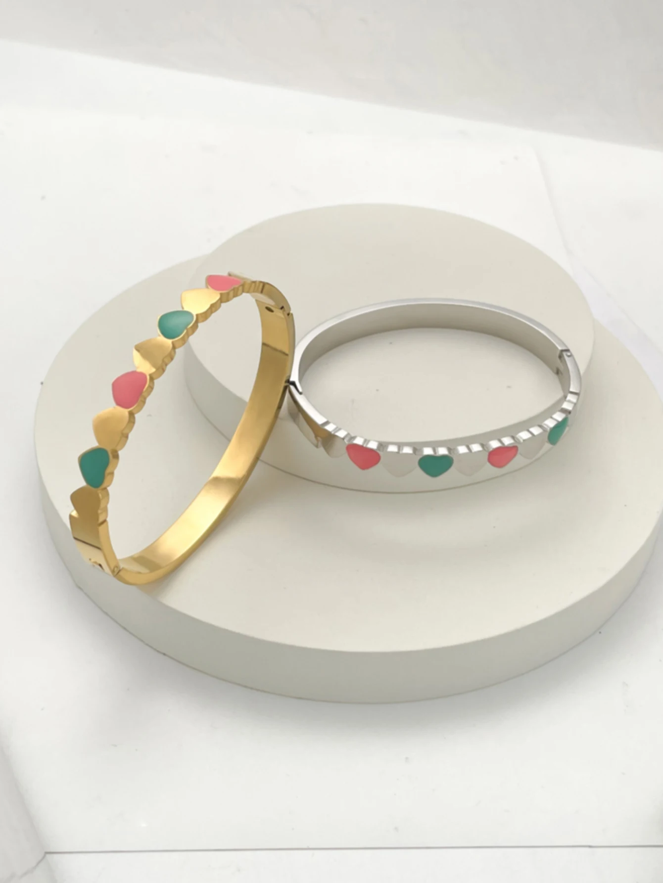 Luxurious Sweet Colored Drip Glue Heart Bracelet 2 Colors Available Stainless Steel Non-allergic No-fade Ladies Bracelet