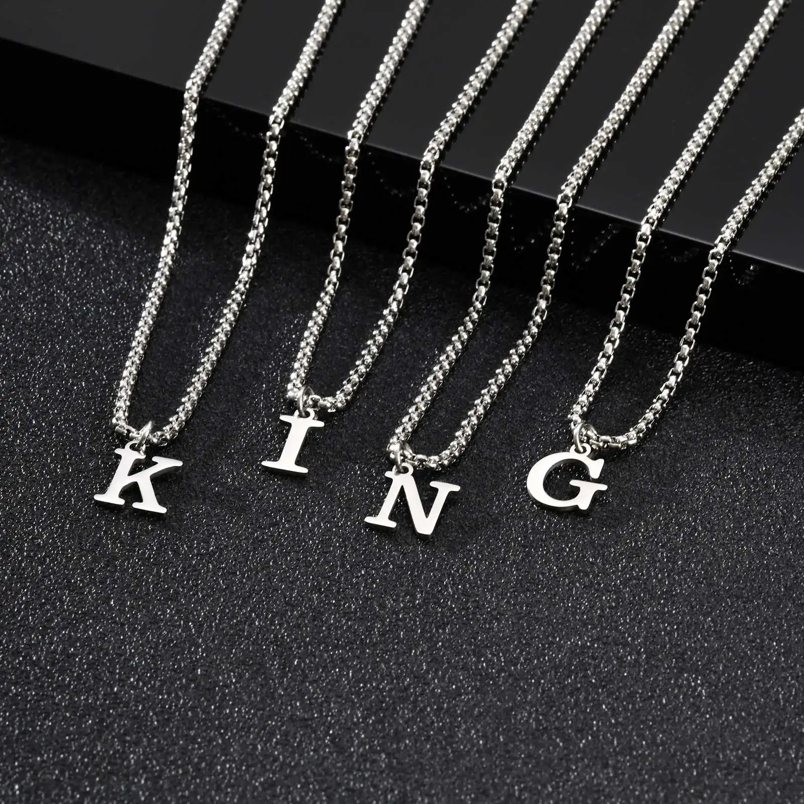 Collar con colgante de A-Z con letras de moda para hombres y mujeres, collar de cadena del alfabio inglés de acero inoxidable, joyería Punk de moda, regalo para hombres