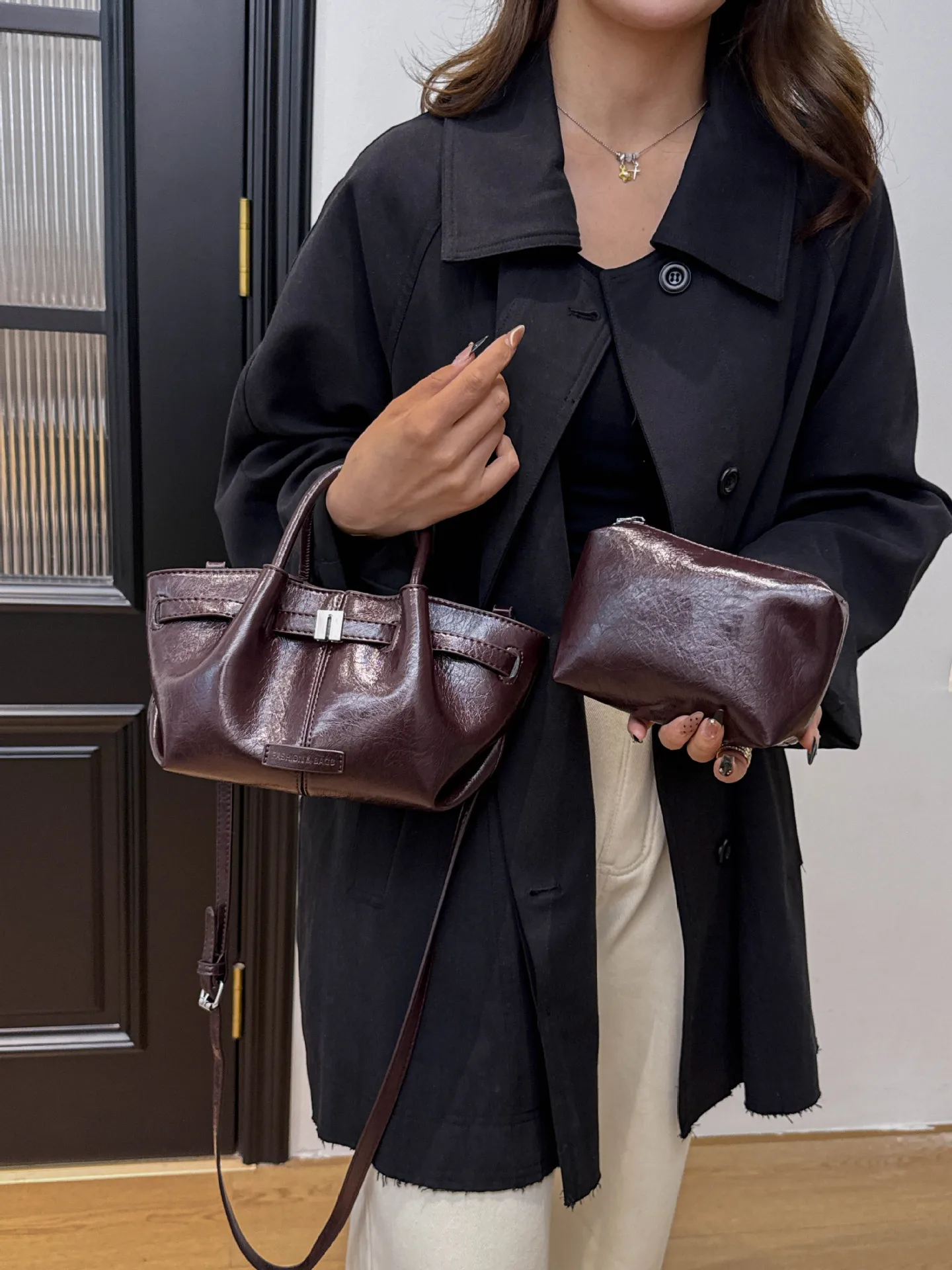 حقيبة يد جلدية فاخرة للسيدات لعام 2025، محفظة كتف متعددة الاتجاهات، حقيبة عمل ذات سعة كبيرة للتنقل المكتبي والاستخدام اليومي