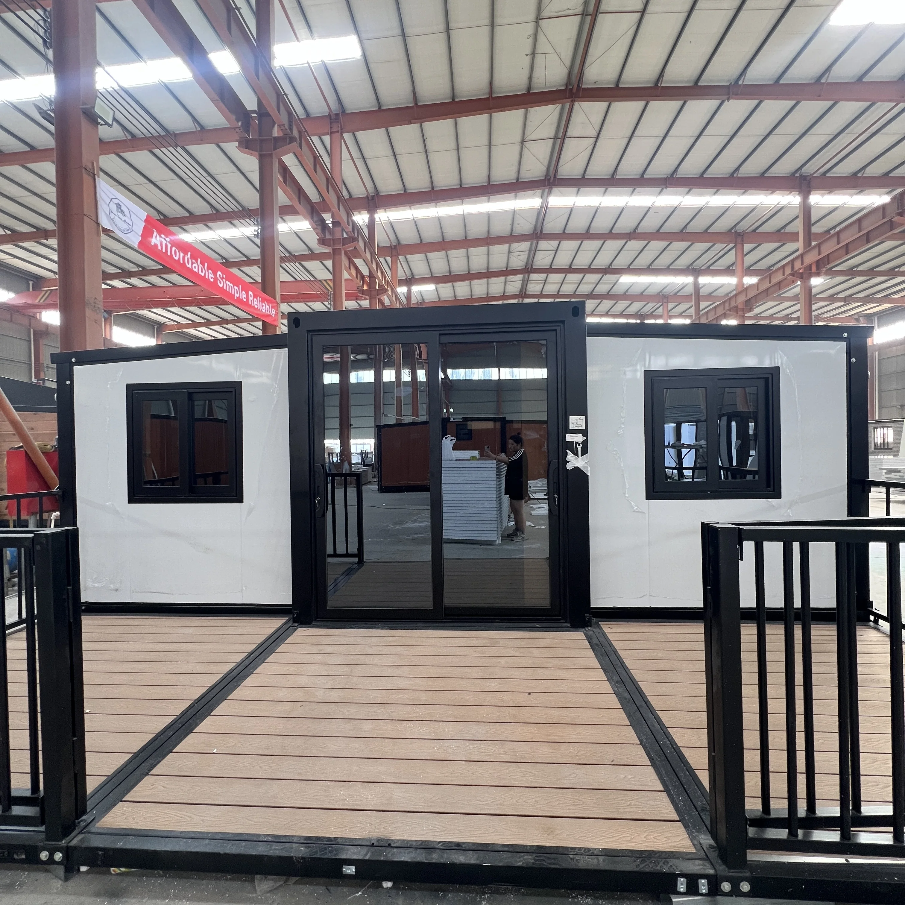 Cheap 1 2 3 4 Bedrooms Container Houses Portable Prefabricated Tiny Homes Prefab House Modular Luxury Container Restaurant