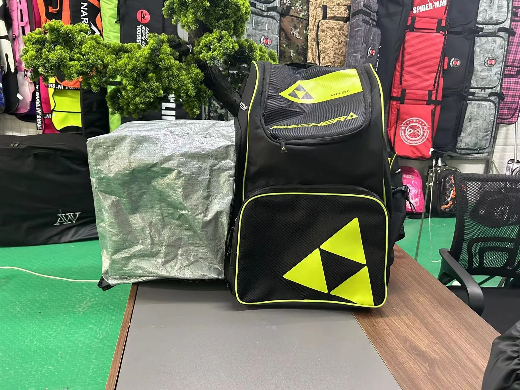 sac-a-dos-de-ski-grand-format-en-tissu-oxford-argente-impermeable-55l-concu-pour-le-camping-en-plein-air-les-voyages-et-les-equipements-de-sports-de-neige