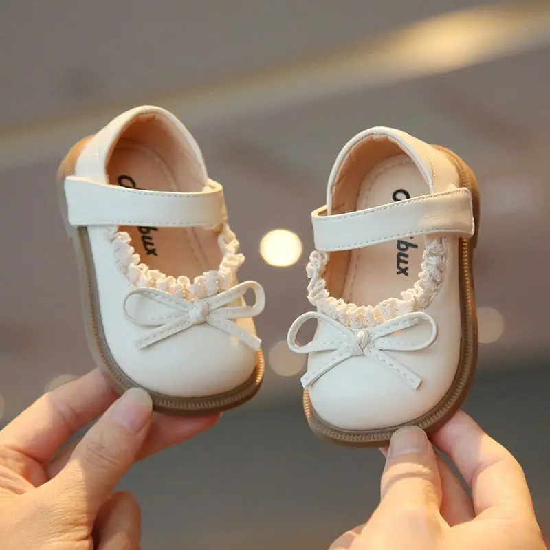 

2026 Spring Summer Arrival Velcro Princess Style Breathable Non Slip Little Leather Girls' First Walking Shoes for 1-3 Years Old
