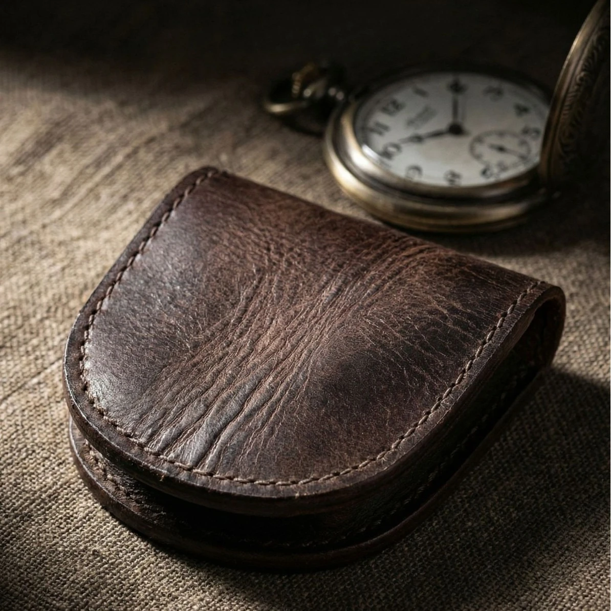 

Кожаный кошелек ручной работы с эффектом состаривания на кнопке - Уникальный ретро-держатель для мелочи, Изысканный небольшой подарок для монет и ценностей