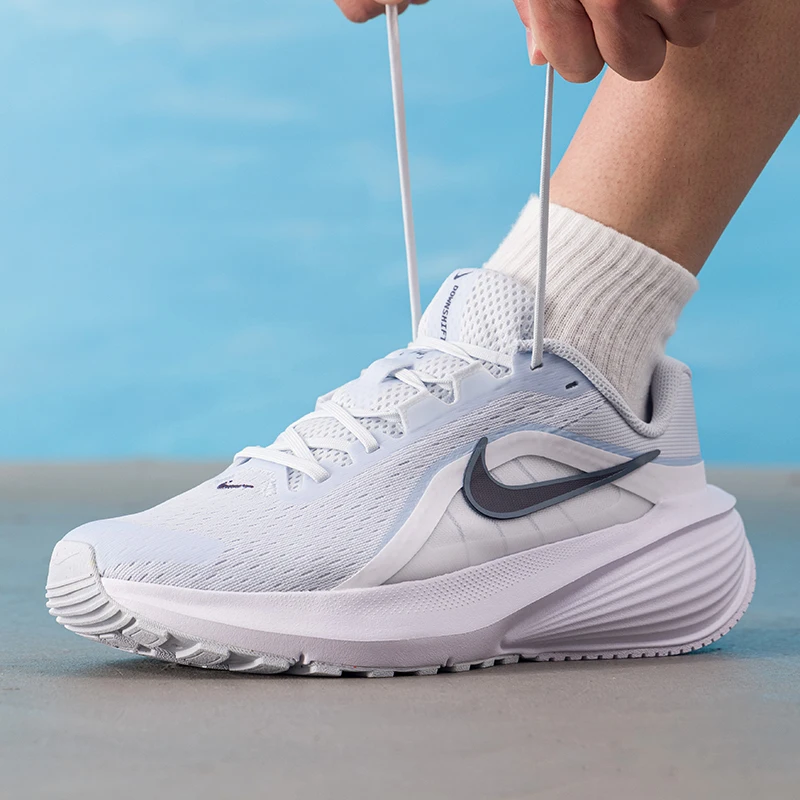 ナイキ メンズシューズ オリジナル 軽量 ロードランニングシ - Lightweight Road Running Shoes のレビューと価格