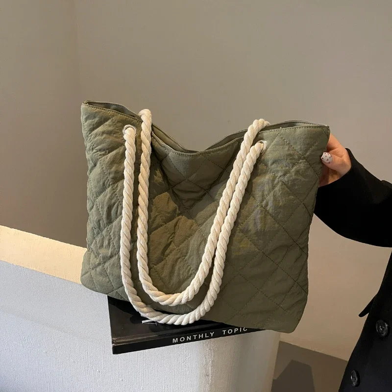 Bolso de hombro juvenil versátil y práctico, bolsa grande de algodón con rejilla de diamantes para ocio, gran capacidad, novedad de 2024