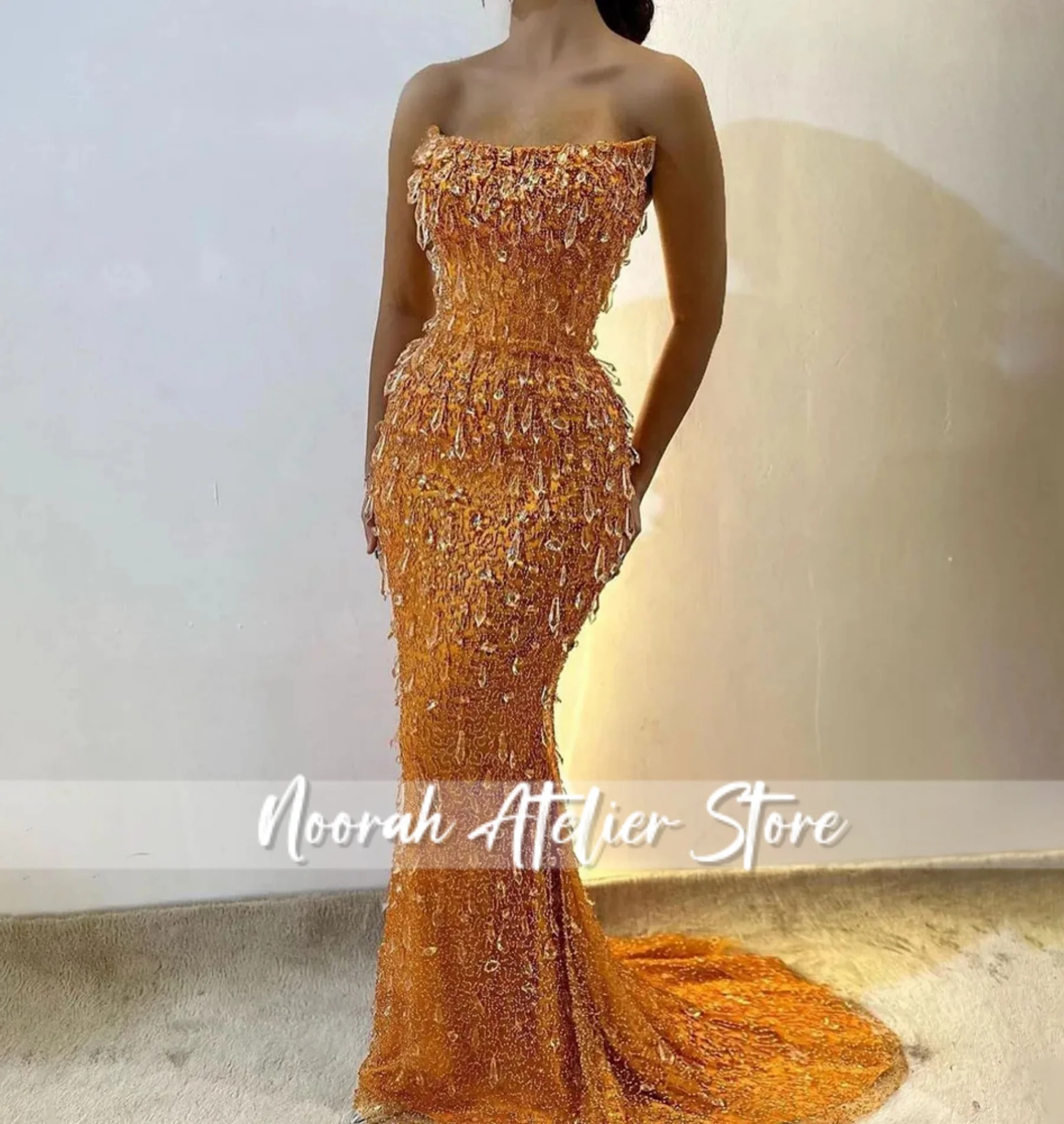 Nuevo vestido de noche de lujo de Arabia Saudita sin tirantes con cuentas naranjas de verano 2025, vestido de novia brillante, vestido de fiesta personalizado