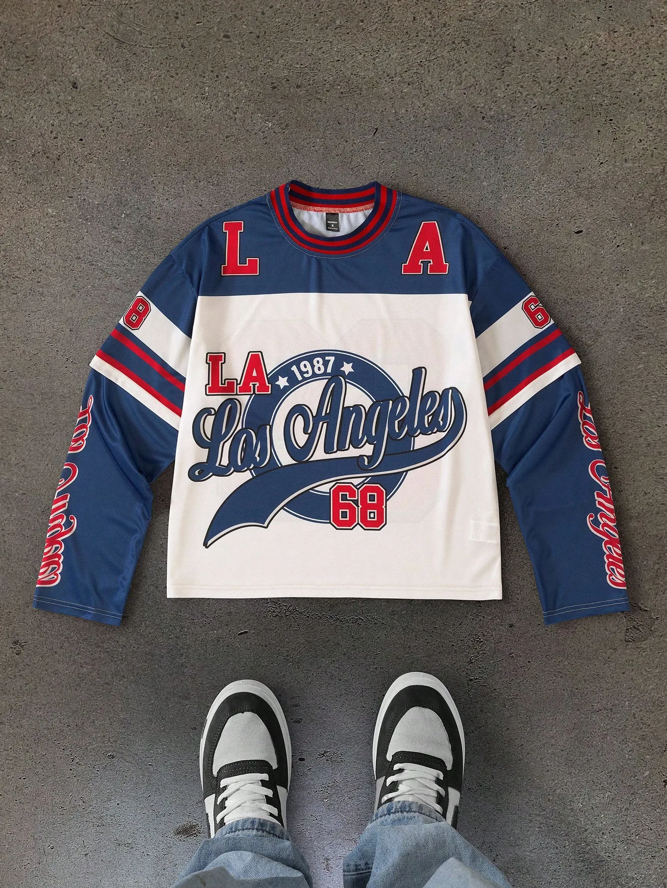 

Men's Long Sleeve Graphic Pullover with Contrast Stripes and Retro Script Design