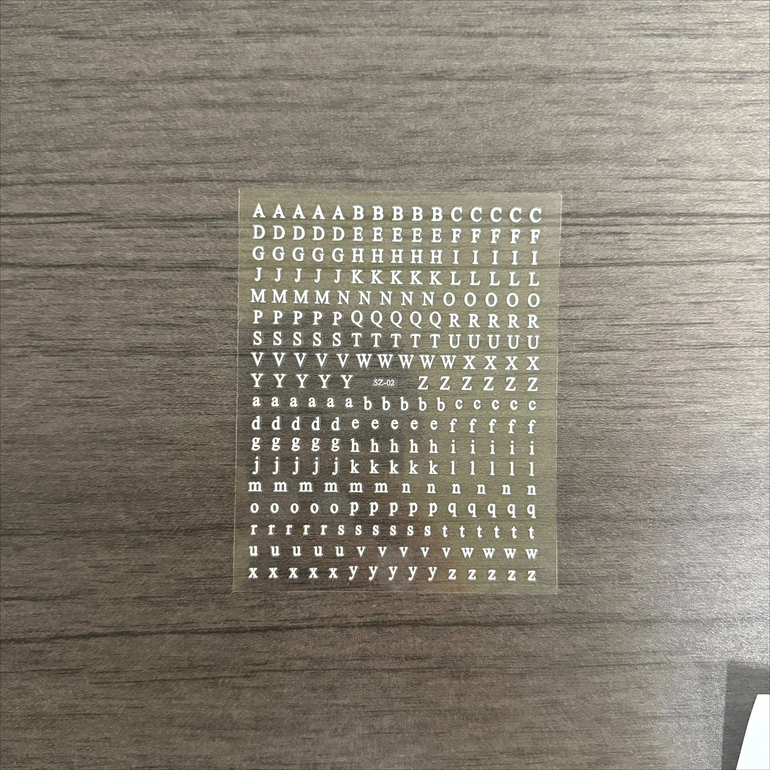 1 Blatt Buchstaben-Nagelkunst-Aufkleber Englisches Alphabet Nagelsticker Selbstklebende Metallische Gold- und Silber-Nagelaufkleber