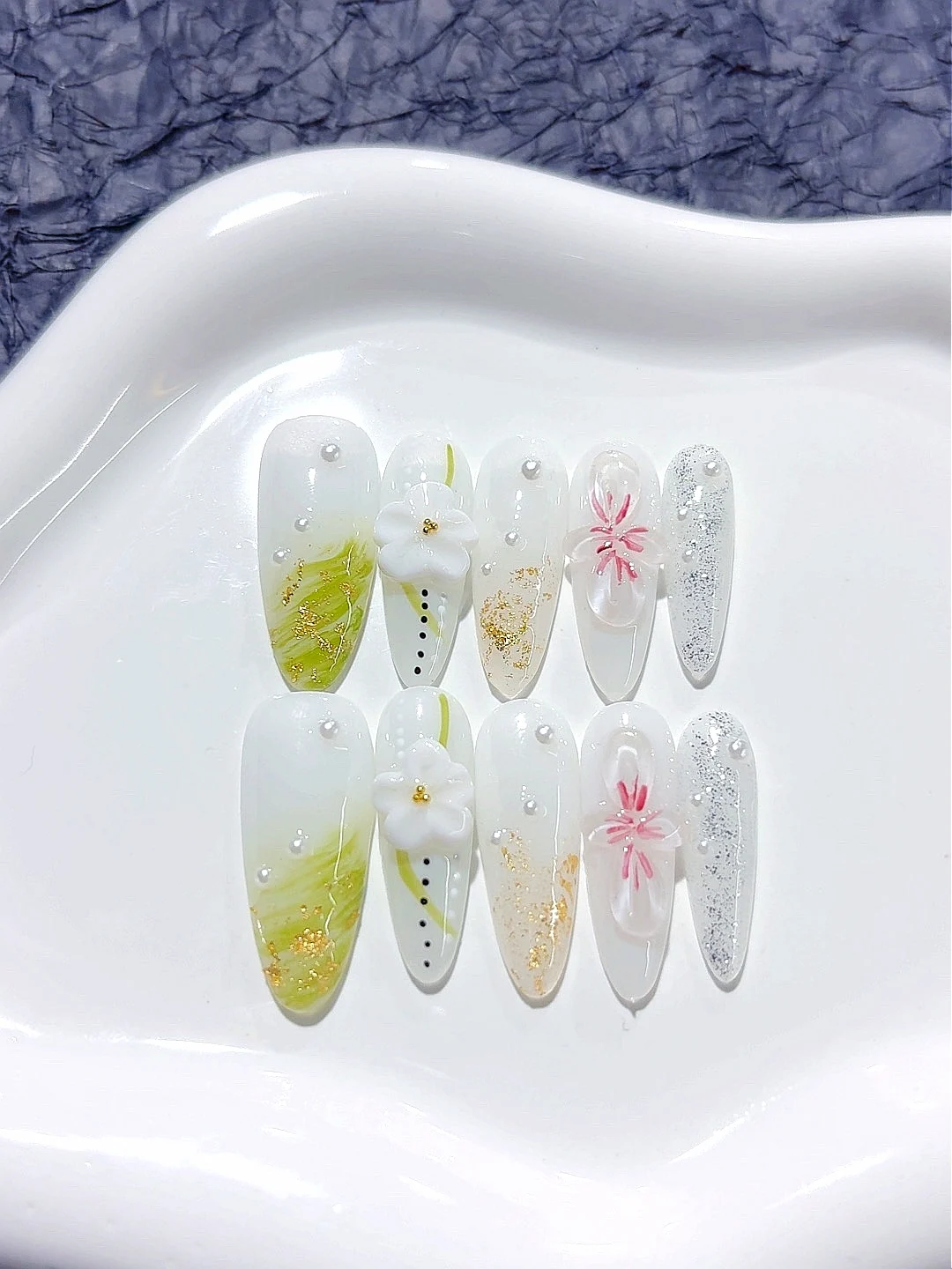 

Fresh and Elegant Almond-Shaped Luxury Nail Art False Nails (D264)